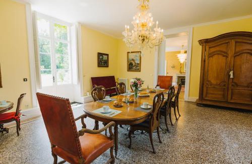 Saint-Sulpice-et-Cameyrac House | Château avec Piscine aux portes de Bordeaux - Parc arboré & Chambres élégantes