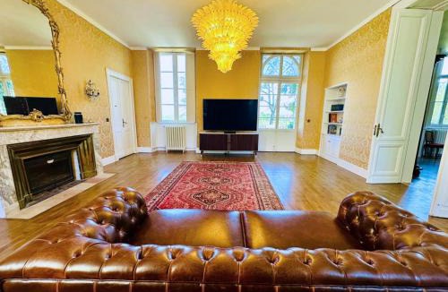 Saint-Sulpice-et-Cameyrac House | Château avec Piscine aux portes de Bordeaux - Parc arboré & Chambres élégantes