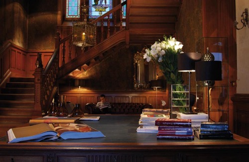 Saint-Front-de-Pradoux Bed & Breakfast | Château La Thuilière