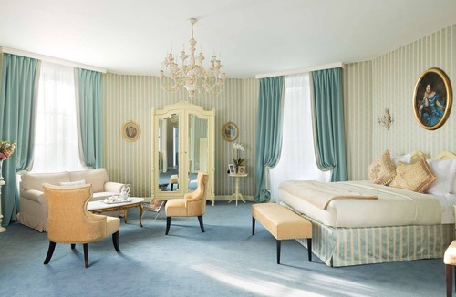 Sepmes Hotel | Château Laroche-Ploquin