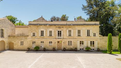 Montfavet Bed & Breakfast | Château Saint Perret