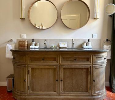 Montfavet Bed & Breakfast | Château Saint Perret