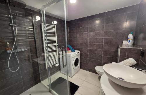 Chatel-Guyon Apartment | Châtel-guyon : Appart cosy avec place de parking et piscine près des thermes