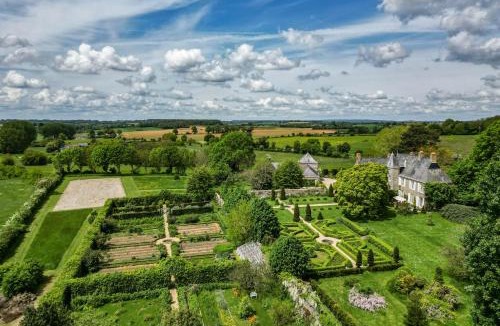 Saint-Christophe-en-Champagne House | Chambres d'hôtes La Massonnière avec grand jardin - idéal familles, groupes et séjour nature - Sarthe