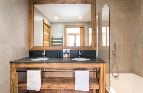 Saint-Martin-de-Belleville Ski Chalet | Chalet Club Lumière - Six Bedroom Chalet, Sleeps 15