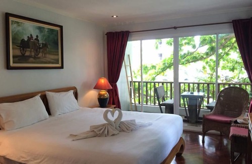 Pattaya Bay Hotel | Chada Thai House