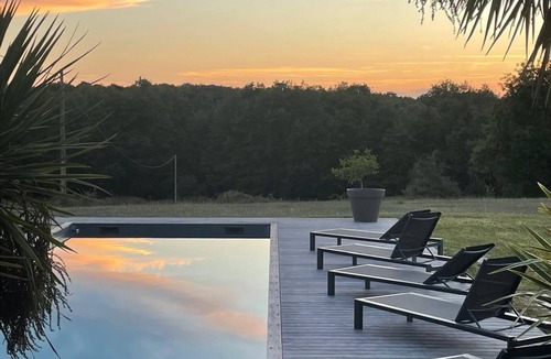 Targon House | Chai Elisabeth Renovated country house with brazier and swimming pool