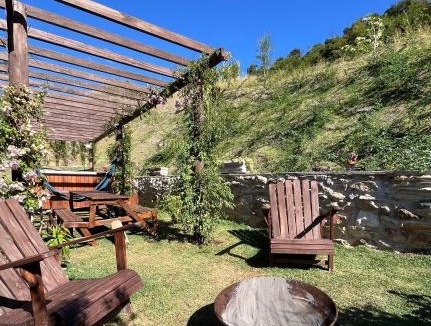 Serra Negra Ski Chalet | Chalé romântico com hidro, lareira e churrasqueira na Serra
