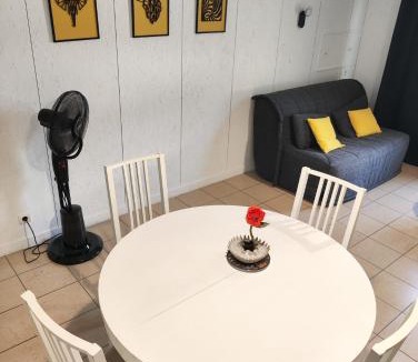 Saint-Pierre-des-Echaubrognes Apartment | Chalet 38 m2, au calme reposant, près du puy/fou