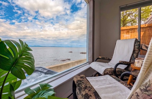 Cap-Saint-Ignace Ski Chalet | Chalet #11 Waterfront with Spa, Wifi & AC
