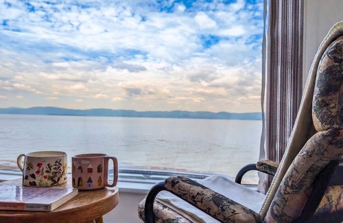 Cap-Saint-Ignace Ski Chalet | Chalet #11 Waterfront with Spa, Wifi & AC