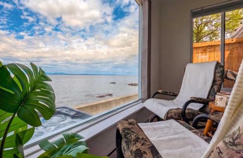 Cap-Saint-Ignace Ski Chalet | Chalet #11 Waterfront with Spa, Wifi & AC