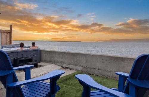 Cap-Saint-Ignace Ski Chalet | Chalet #11 Waterfront with Spa, Wifi & AC