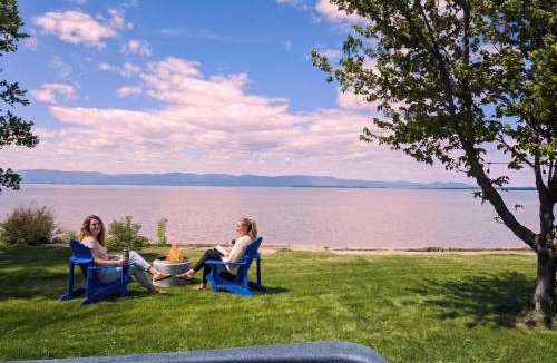 Cap-Saint-Ignace Ski Chalet | Chalet #2 Waterfront with Spa, Fireplace Wifi & AC