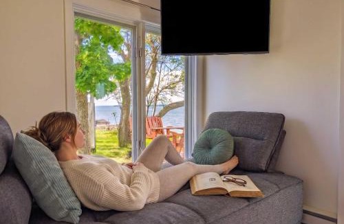 Cap-Saint-Ignace Ski Chalet | Chalet #2 Waterfront with Spa, Fireplace Wifi & AC