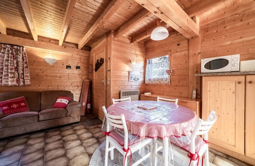 Verchaix Ski Chalet | Chalet "4p Classique - L'Aconit": Mountain View, Private Terrace, and Wi-Fi