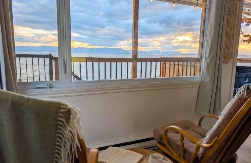 Cap-Saint-Ignace House | Chalet 691 Waterfront with Spa, Fireplace, WiFi & AC