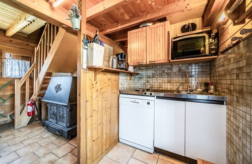 Verchaix Ski Chalet | Chalet “6p Classic-Les Ajoncs D'or” with Mountain View, Private Terrace, and Wi-Fi