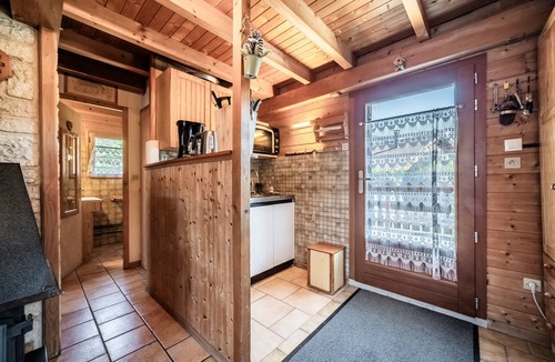 Verchaix Ski Chalet | Chalet “6p Classic-Les Ajoncs D'or” with Mountain View, Private Terrace, and Wi-Fi