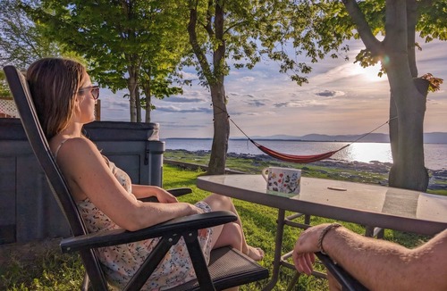 Cap-Saint-Ignace Ski Chalet | Chalet #7 Waterfront with Spa, Fireplace, Wifi & AC