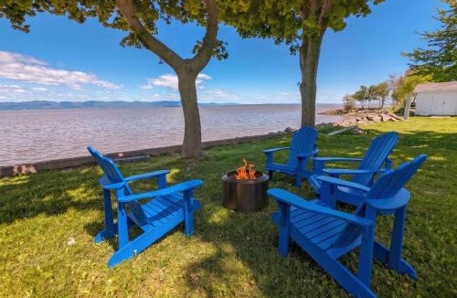 Cap-Saint-Ignace Ski Chalet | Chalet #7 Waterfront with Spa, Fireplace Wifi & AC