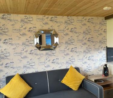 Great Yarmouth Ski Chalet | Chalet 88
