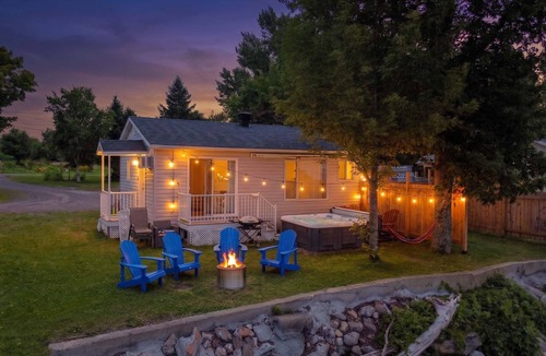 Cap-Saint-Ignace Ski Chalet | Chalet #9 Waterfront with Spa, Fireplace, Wifi & AC