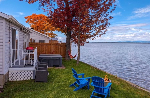 Cap-Saint-Ignace Ski Chalet | Chalet #9 Waterfront with Spa, Fireplace, Wifi & AC