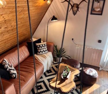 Muntele Baisorii House | Chalet A Baisoara - Luxury A-Frame cu Piscină Încălzită