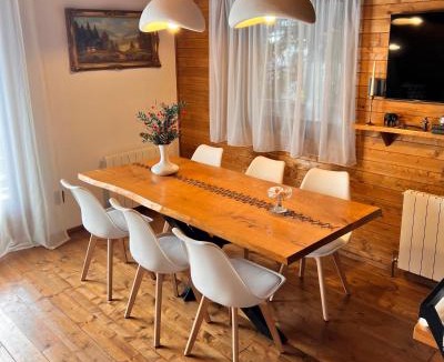 Muntele Baisorii House | Chalet A Baisoara - Luxury A-Frame cu Piscină Încălzită