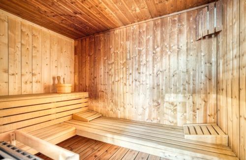Tignes le Lac Ski Chalet | Chalet Arktic - Catered Chalet - Sleeps 14