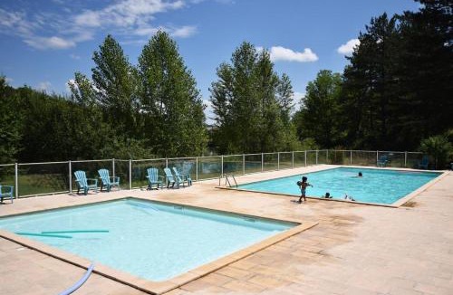 Layrac Ski Chalet | Chalet au Lac de Goulens avec piscine commune - 2 adultes et 3 enfants