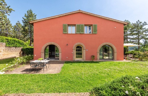 Trequanda House | Chalet "Azzurro" with Mountain View, Shared Pool & Wi-Fi