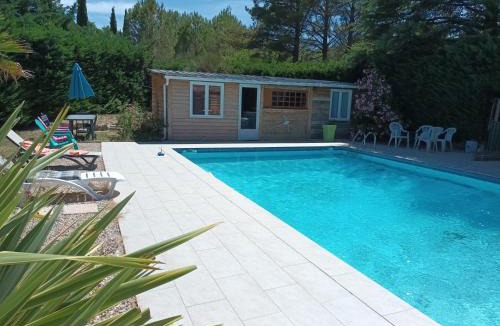 Rognes Apartment | Chalet banane devant piscine, a 6km du festival de piano de la roque d'anthéron