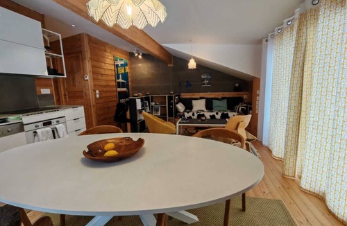 Les Bossons Ski Chalet | Chalet Beau Ski in the heart of the Chamonix valley, incredible view of the glacier