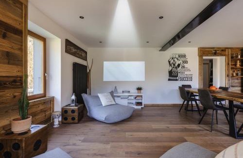 Les Bossons Ski Chalet | Chalet Benoit - Modern Chalet 8 Pax Free Parking Mountain View - By Cozee Rentals