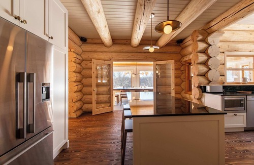 Fiddler Lake Resort Ski Chalet | Chalet Black Eagle on Fiddler Lake with Hot Tub and Sauna