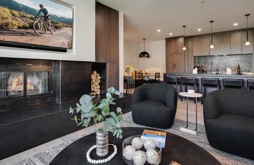 Highlands Townhomes Apartment | Chalet Brio