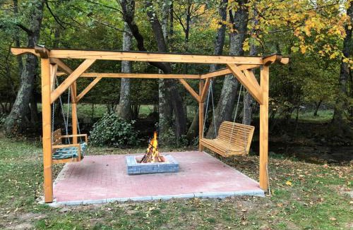 Valiug Cabin | Chalet by the river