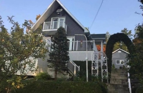 Saint-Mathieu-de-Rioux Cottage | Chalet intime pour villégiature avec accès au Lac et à 2 minutes du Mont de ski!