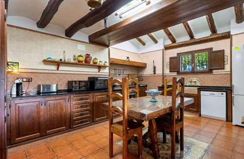 Querol Ski Chalet | Chalet "Can Tronc" with Mountain View, Shared Pool & Wi-Fi