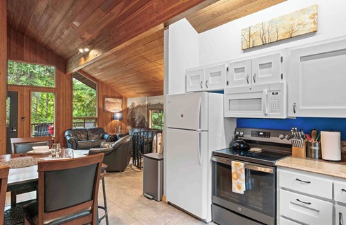 Whitefish Ski Chalet | Chalet Chic - Comfortable & Clean Private Resort Condo Ski, Soak, Relax & Enjoy
