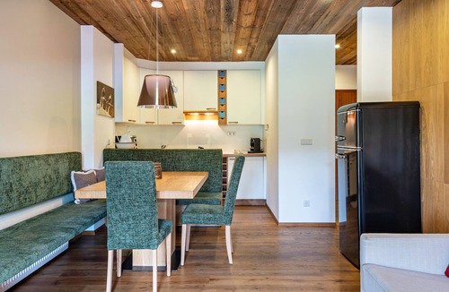 Compaccio Ski Chalet | Chalet 'Compatsch' with Mountain View, Private Terrace and Wi-Fi