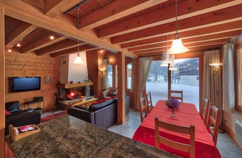 Chamonix-Mont-Blanc Ski Chalet | Chalet Coralie 3 Bed Chalet with Garden Near Grand Montets