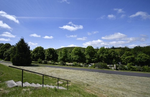 Vernet-la-Varenne House | Chalet Cottage 50 m from Lake with View, Private Terrace, and Wi-Fi