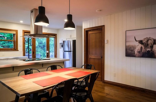 St-Adolphe-d'Howard Cottage | Chalet du Coeur: Spa et Vue!