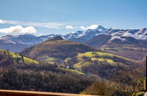 Arrodets-ez-Angles Ski Chalet | Chalet dans les Hautes- Pyrénées entre Lourdes et Bagnères Calme et Vue magnifique