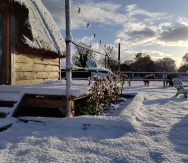 Saint-Germain-d'Aunay Resort | Chalet David Hockney