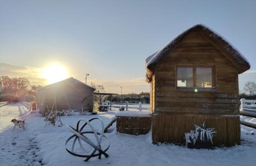 Saint-Germain-d'Aunay Resort | Chalet David Hockney