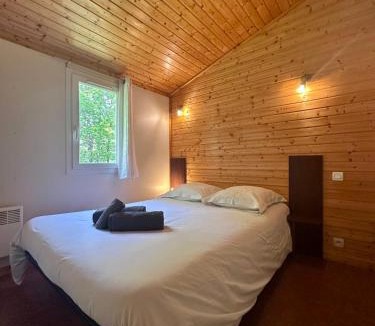 Beynat Ski Chalet | Chalet de 4 pers - Lac de Miel à 500m - Beynat - Parking Piscine